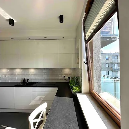 Wola Sowinskiego - Salon, Sypialnia, Balkon, Parking Apartmán